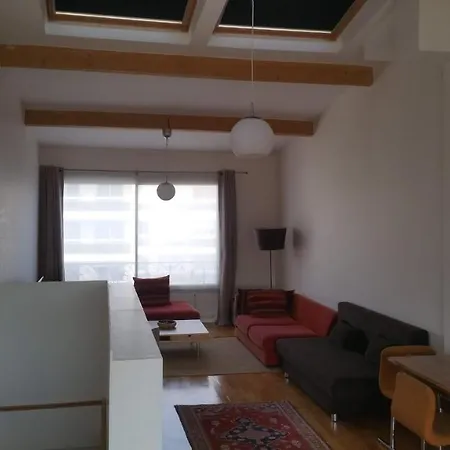 Paris-maison-appartement-7 Chambres Métro Jourdain * Parigi